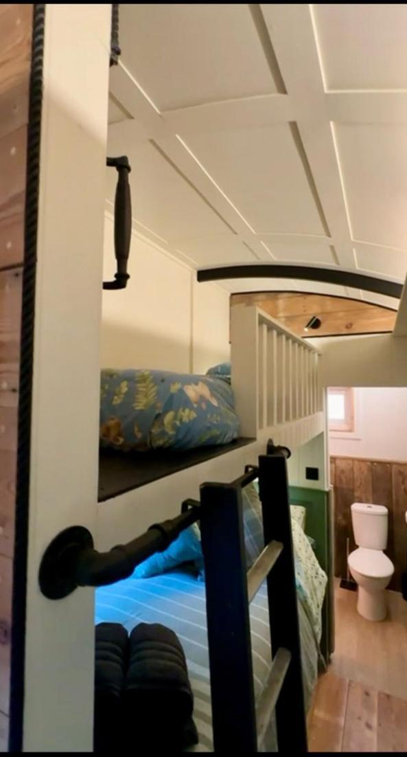 The Holly Hut Hotel Burton  Buitenkant foto
